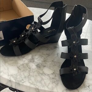 Black Floral Women's Sandals size 9 low wedge